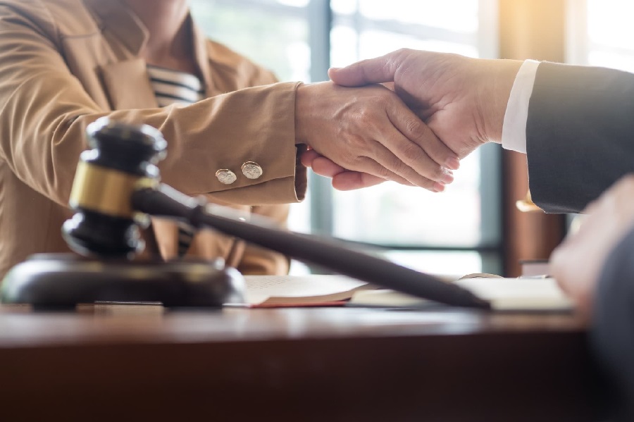 The Dos and Don’ts of Working with a New York Injury Attorney