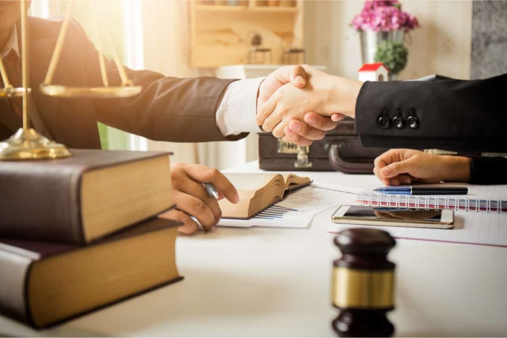 Emotional and financial minefield – Why hiring the right divorce lawyer matters?